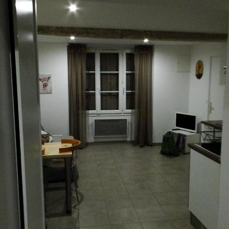 Sympathique Appartement Л'Иль-сюр-ла-Сорг Экстерьер фото